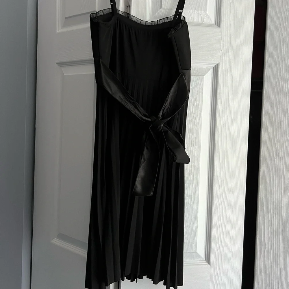 Black Dress - Picture 4 of 4